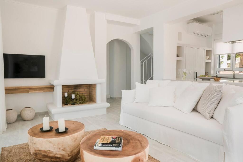 Lourdas White Villa ロウダータ エクステリア 写真