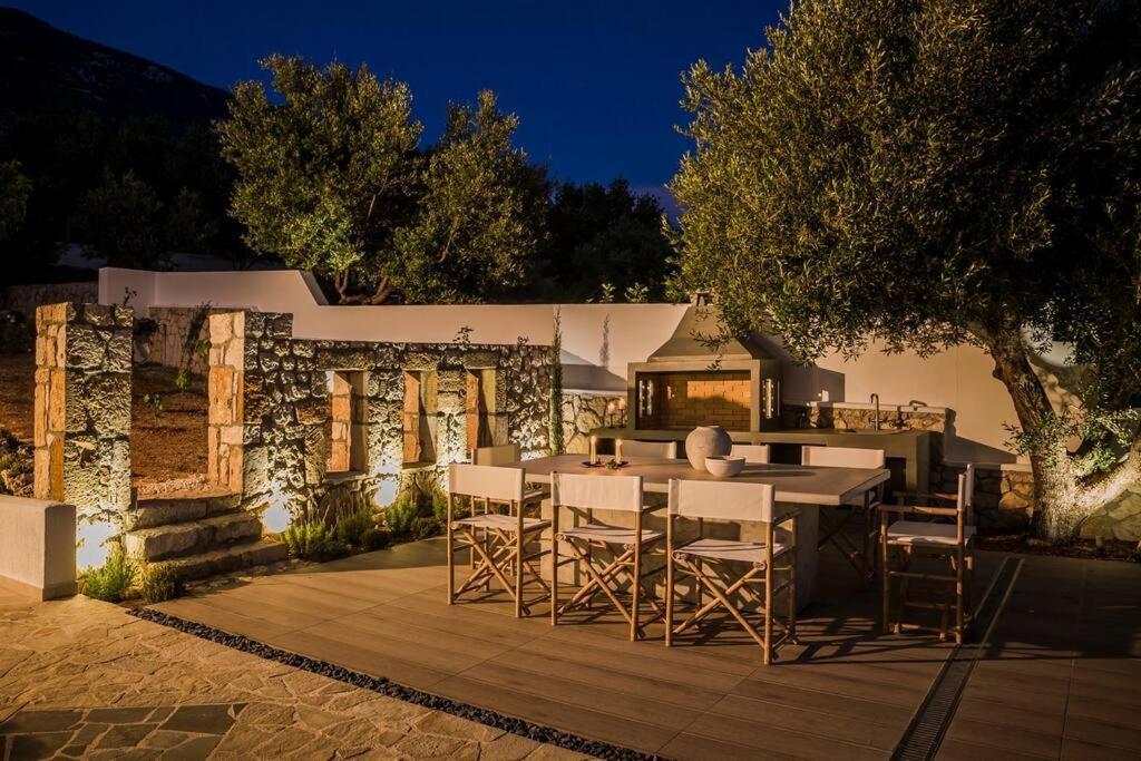 Lourdas White Villa ロウダータ エクステリア 写真