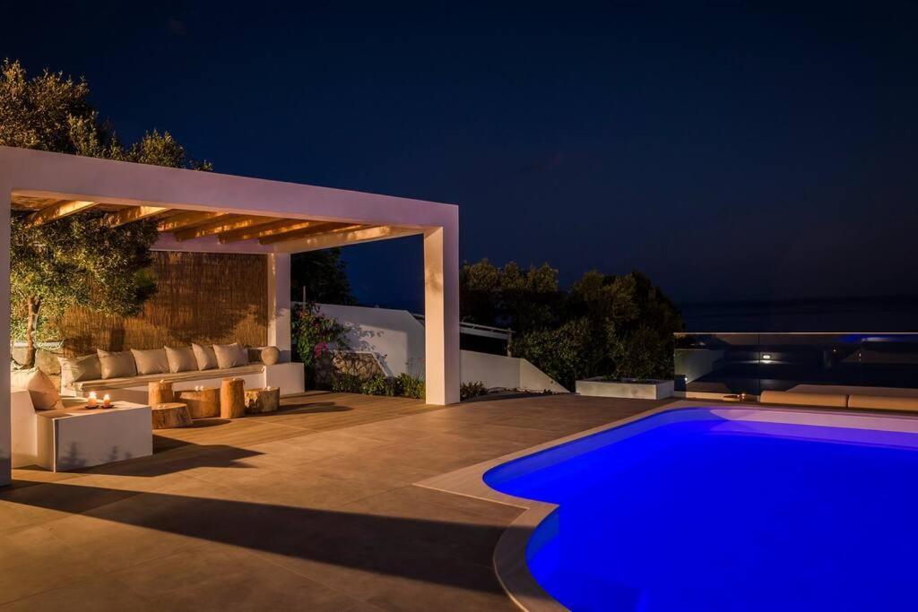 Lourdas White Villa ロウダータ エクステリア 写真